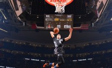 开云官方app入口-当紫金王朝遇见大场面先生，东契奇如何将湖人主场变成个人舞台