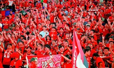 开云体育下载-足球赛场上爆发热火较量，一队成功夺冠的简单介绍