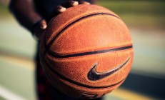 开云体育中国官网-当库里化身铁闸，灰熊对阵骑士的夜晚，一个被重新定义的超级巨星