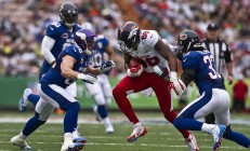 开云在线直播-德甲争冠战之夜，阿坎吉一夫当关，铸就冠军之路