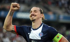 开云体育官网-卡马文加连续破门定乾坤，利物浦与皇马巅峰对决中的决定性瞬间