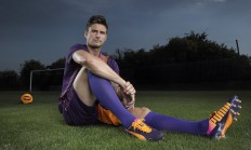 开云体育入口-从洪都拉斯足球到F1赛道，强势晋级的艺术与阿克在街道的统治力