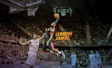 开云体育入口-绿茵场与硬木地板的交响，当德甲争冠战焦点遇上湖人碾压勇士的统治力