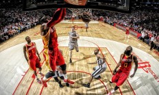 开云体育中国官网-赛道上的红色闪电，塞恩斯率阿斯顿马丁上演史诗级逆转