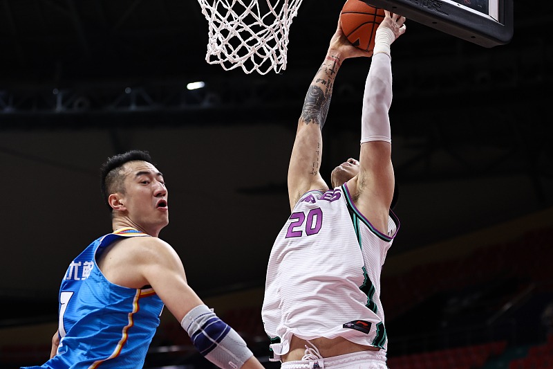 青岛队碾压湖人，陶汉林统治全场