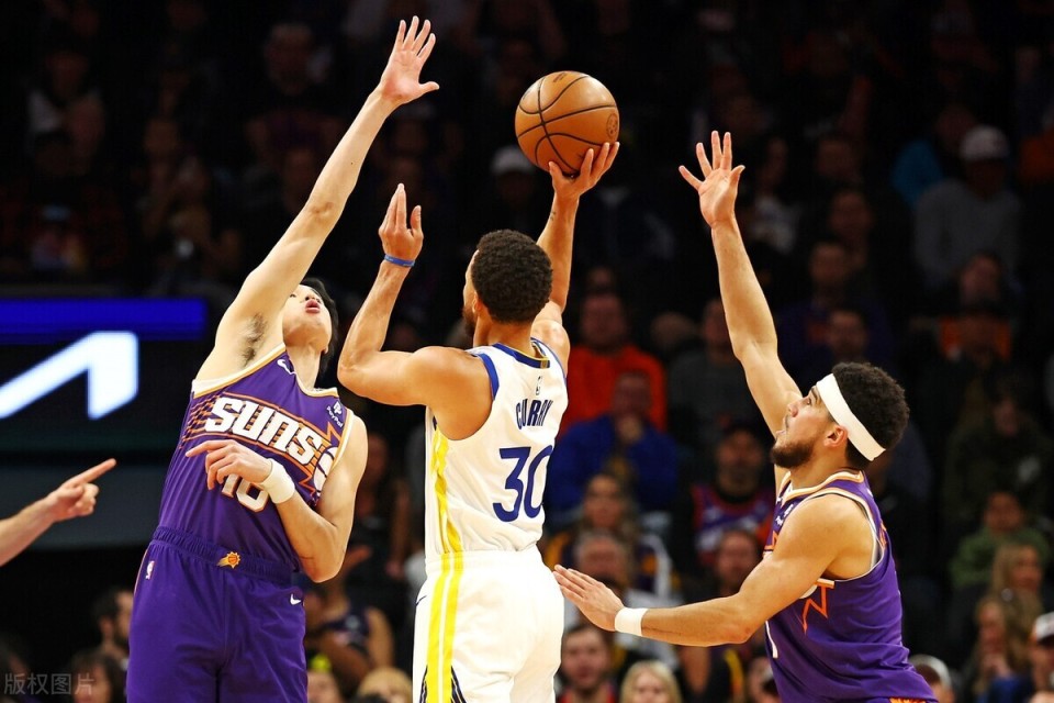 青岛队翻盘广东队，克莱扛起全队的简单介绍