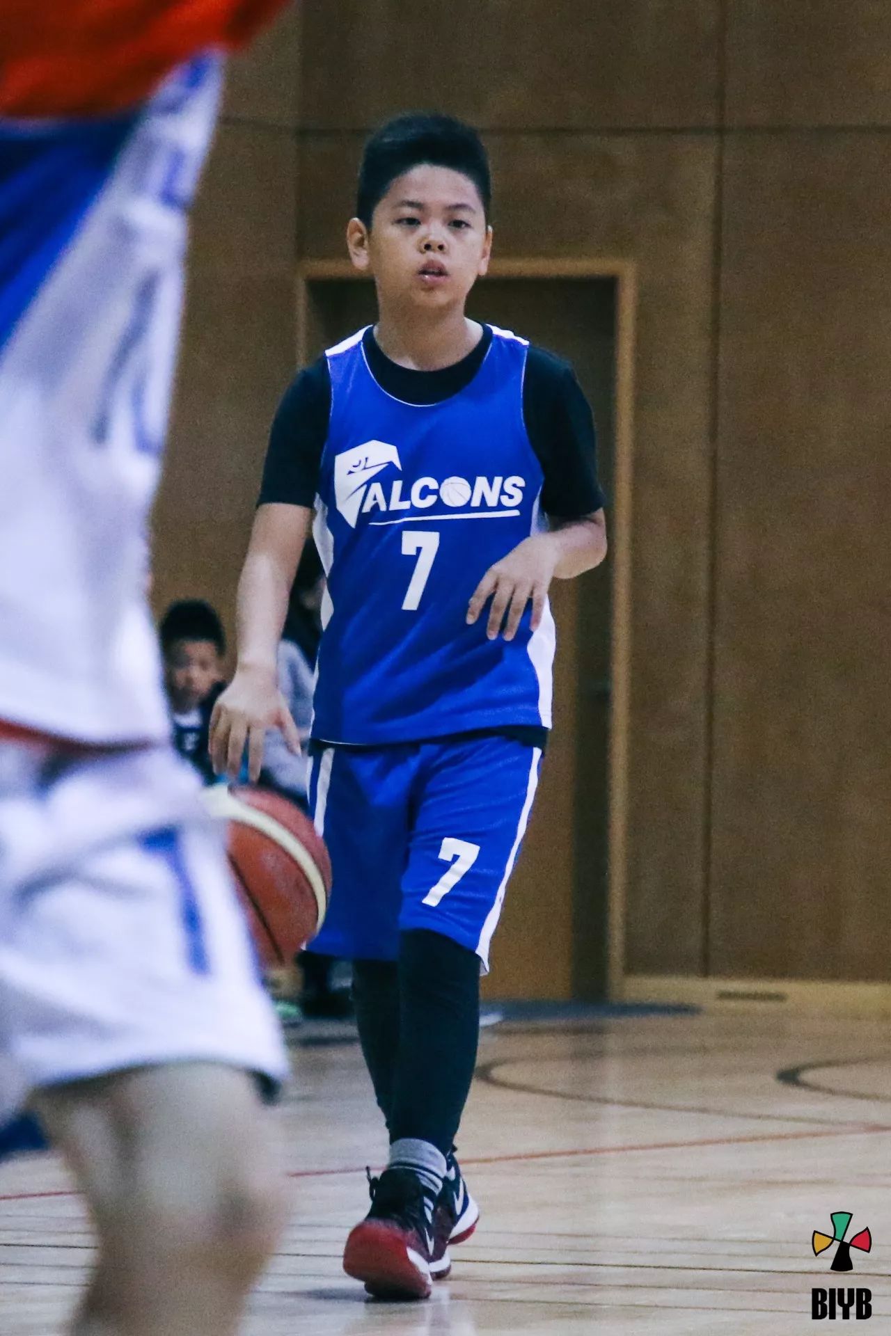 圣克鲁斯领跑，继续保持不败