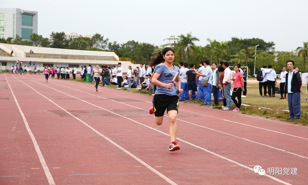 荷兰运动员奋力冲刺,圈粉无数观众 荷兰运动员奋力冲刺,圈粉无数观众