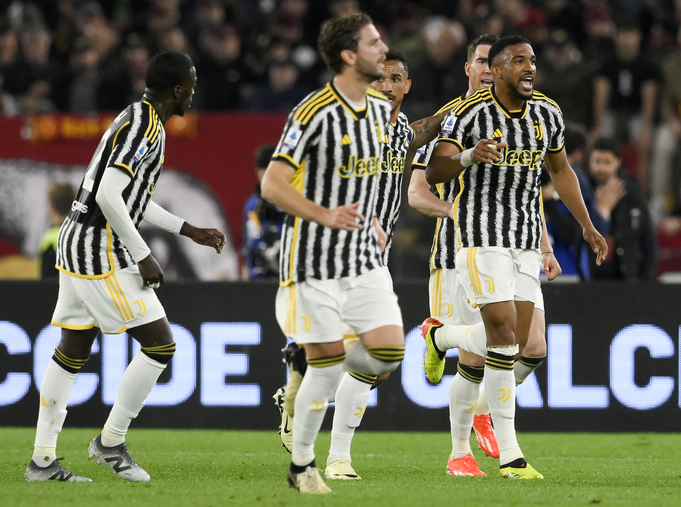 AC米兰客场大胜热那亚,积分榜首不动摇的简单介绍 AC米兰客场大胜热那亚,积分榜首不动摇的简单介绍