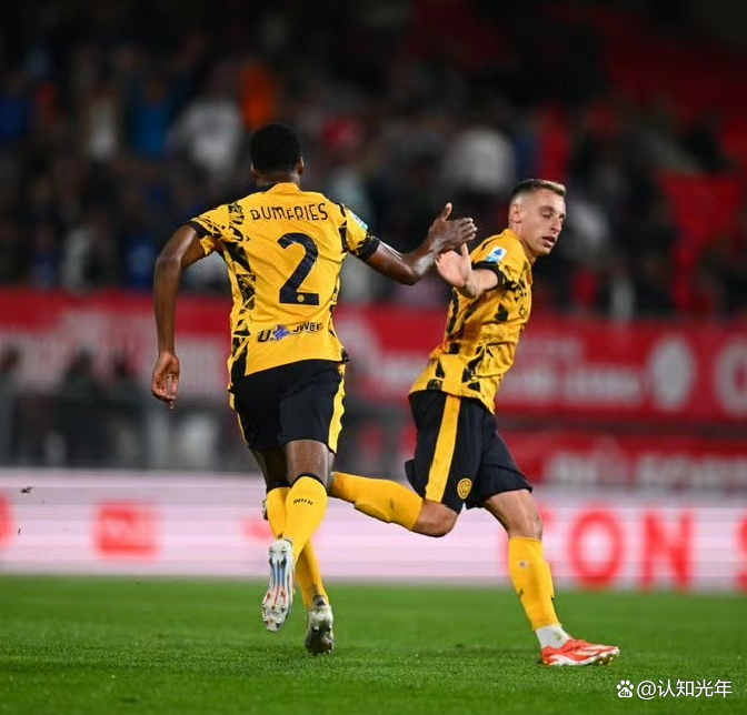 包含荷兰逆转美国，拉什福德关键制胜的词条