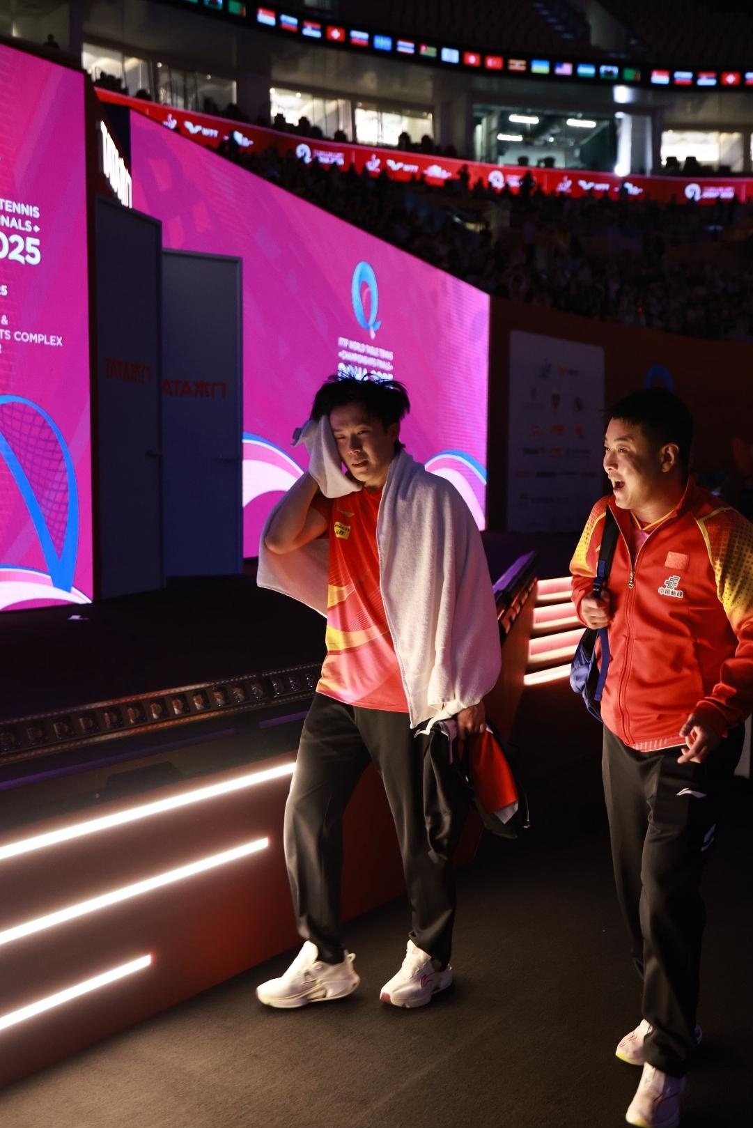 关于中国乒乓球队完胜瑞典乒乓球队，王皓制霸全场的信息