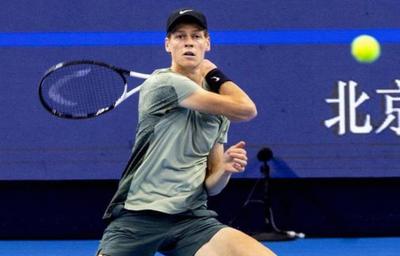 包含美国网球队爆冷西班牙网球队，阿尔卡拉斯关键制胜的词条