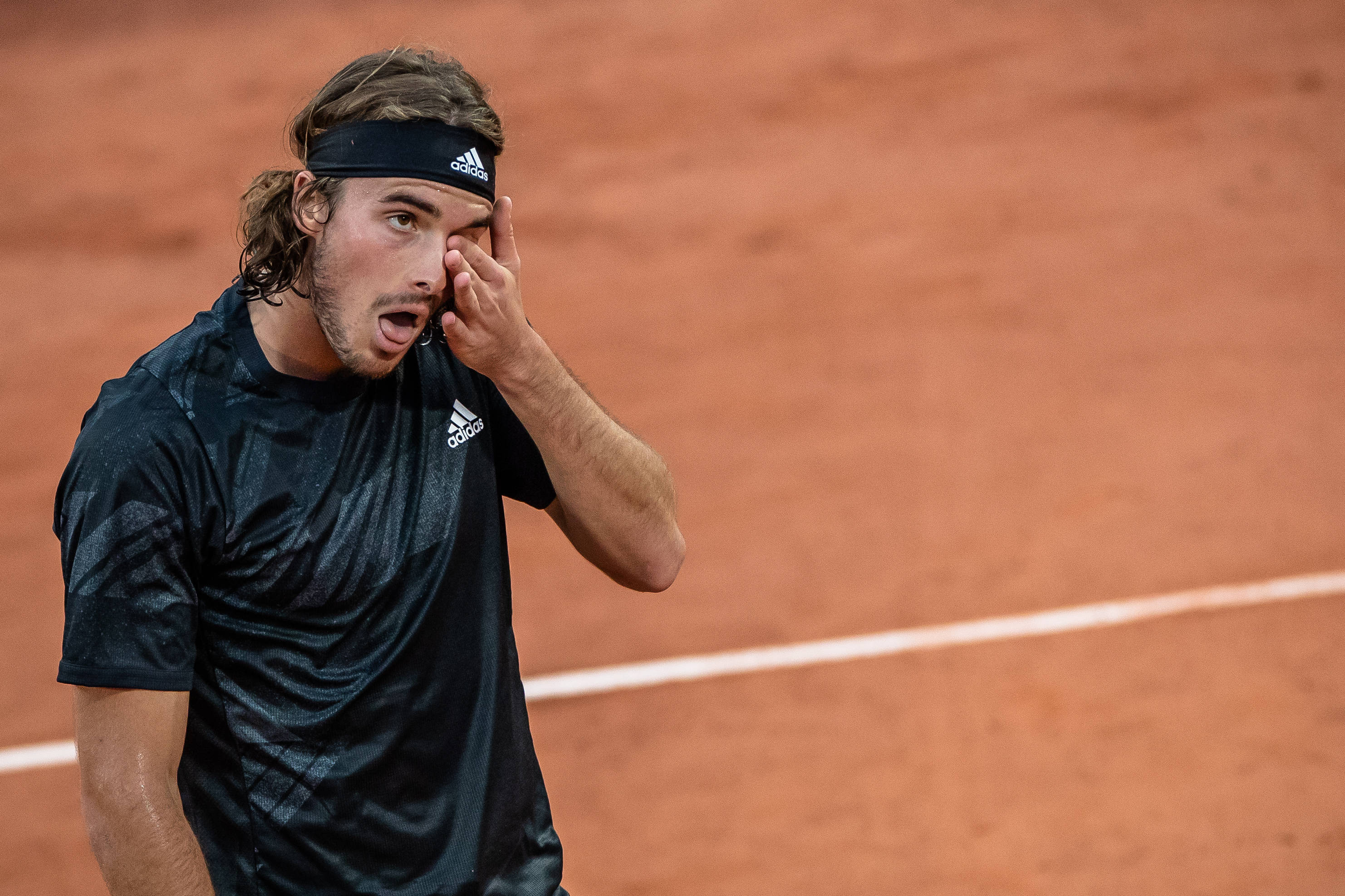 关于德国网球队横扫日本网球队，西西帕斯高光表现的信息