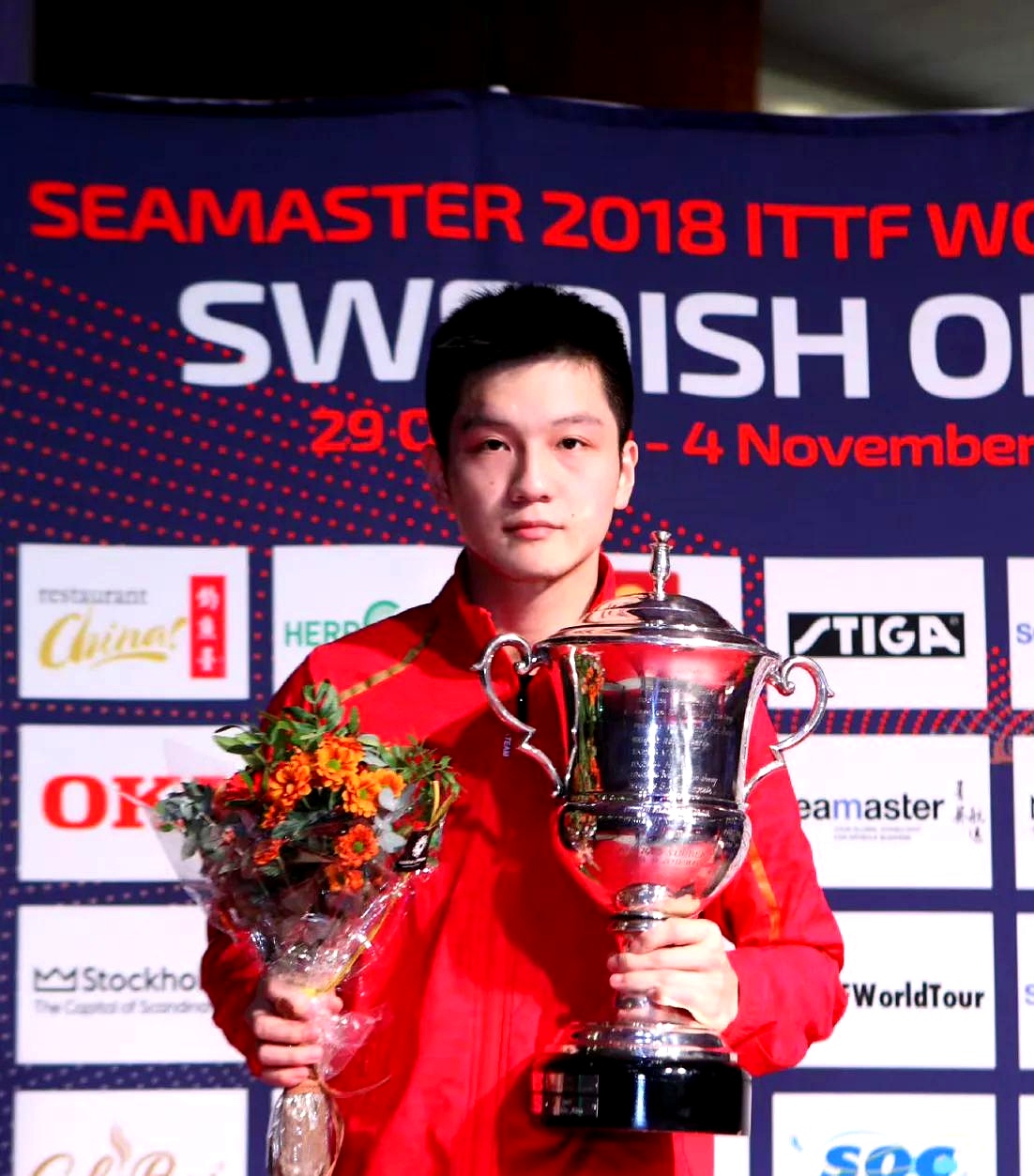 包含英国乒乓球队力克瑞典乒乓球队，王皓爆发神勇的词条