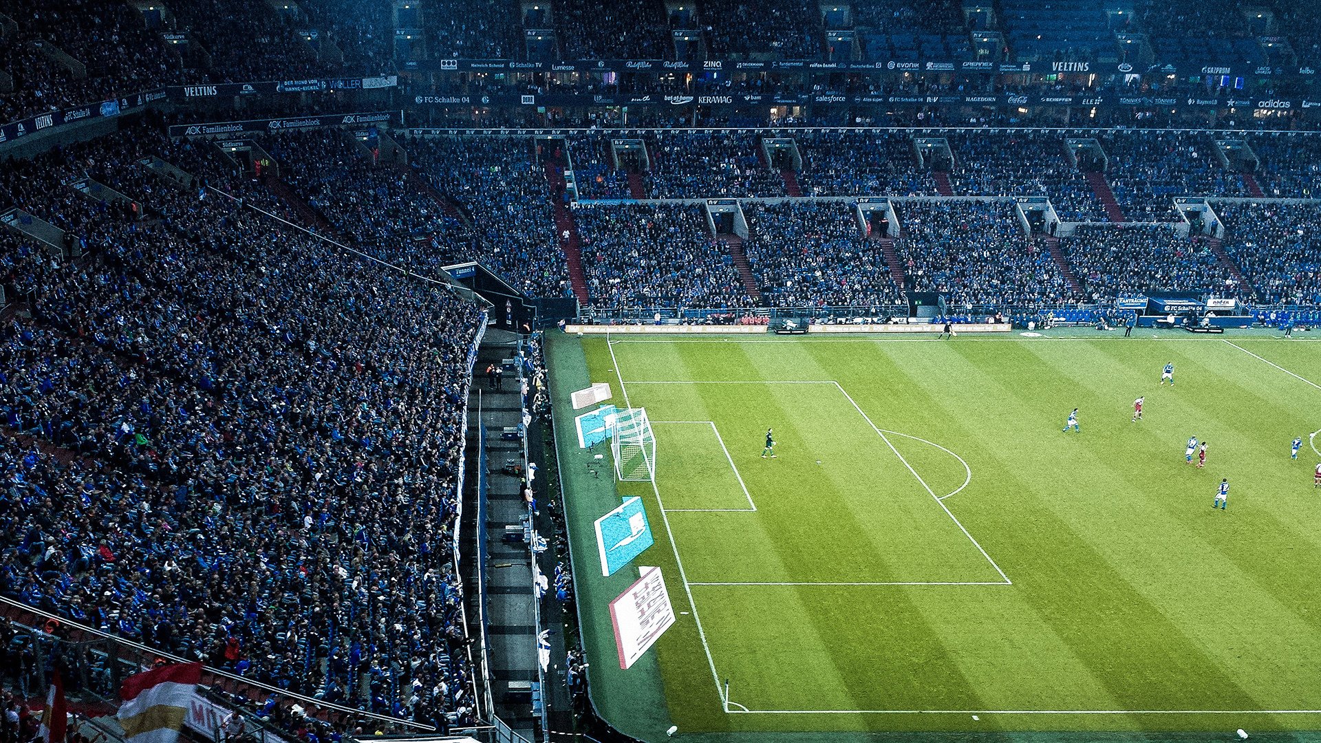 欧冠淘汰赛之夜,爱德华兹全程高能输出,一战封神