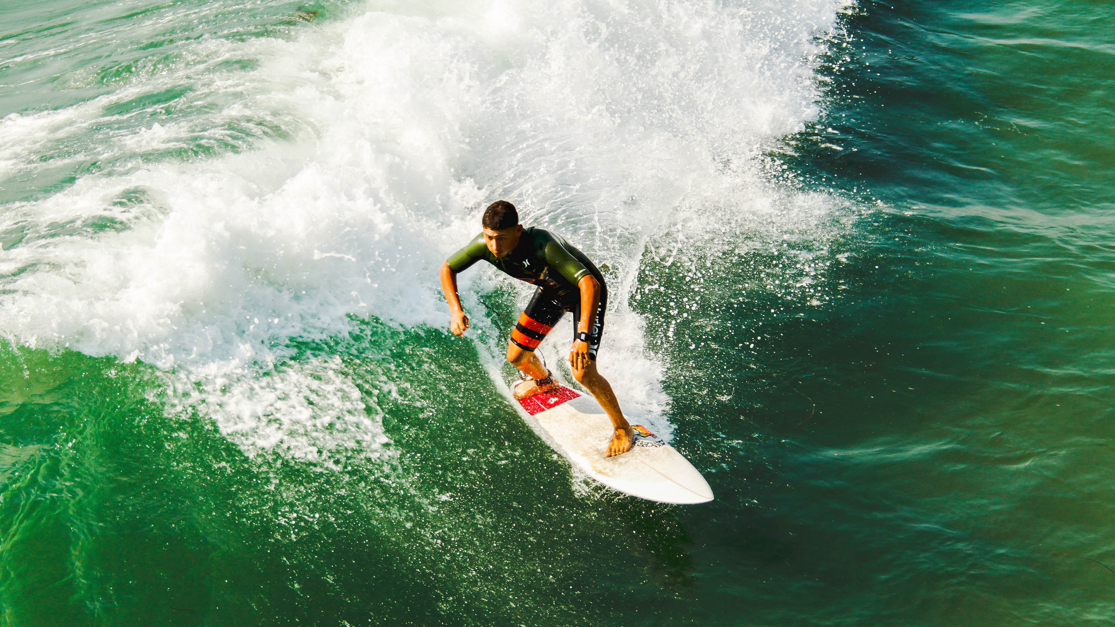 赛道与球场，当F1年度争冠焦点战遇见开拓者压制勇士